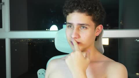 Snapshot of theohawke_ chatting on 02/13/25, 02:34 THEO- MATEO online show from 02/13/25, 02:34