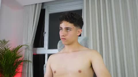 Snapshot of theohawke_ chatting on 02/24/25, 02:08 THEO- MATEO online show from 02/24/25, 02:08