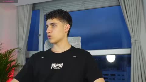 Snapshot of theohawke_ chatting on 02/25/25, 11:11 THEO- MATEO online show from 02/25/25, 11:11