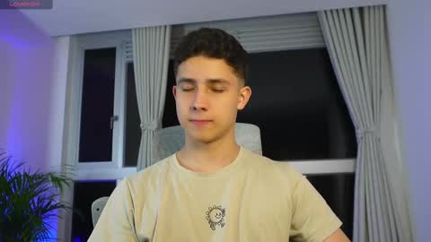 Snapshot of theohawke_ chatting on 03/11/25, 11:48 THEO- MATEO online show from 03/11/25, 11:48