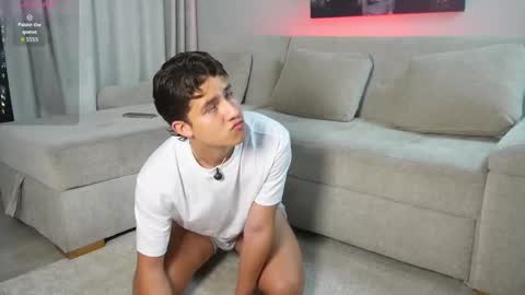 Snapshot of theohawke_ chatting on 11/05/25, 11:05 THEO- MATEO online show from 11/05/25, 11:05