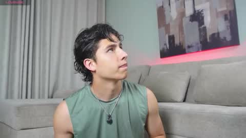 Snapshot of theohawke_ chatting on 11/24/25, 12:21 THEO- MATEO online show from 11/24/25, 12:21