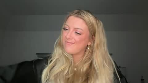 Snapshot of theoneandonlyava chatting on 07/08/26, 11:15 Ava online show from 07/08/26, 11:15