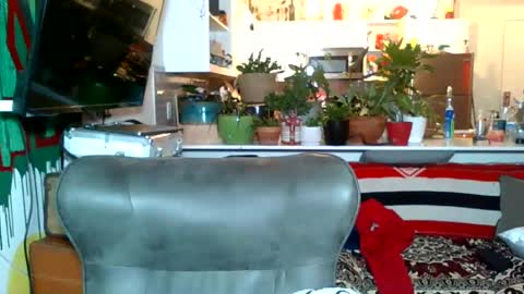 Snapshot of theoutfitter chatting on 02/12/25, 05:26 MISTERPOWERS online show from 02/12/25, 05:26