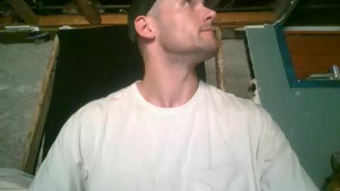 Snapshot of theoutfitter chatting on 11/10/25, 05:28 MISTERPOWERS online show from 11/10/25, 05:28