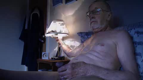 Snapshot of theowlandthe chatting on 02/09/25, 03:56 theowlandthe online show from 02/09/25, 03:56