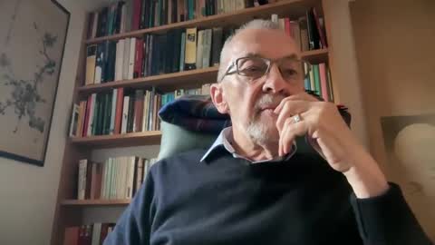 Snapshot of theowlandthe chatting on 02/12/25, 11:40 theowlandthe online show from 02/12/25, 11:40