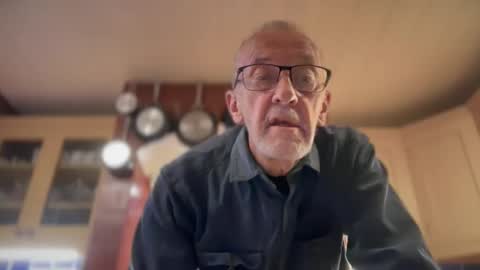 Snapshot of theowlandthe chatting on 10/05/25, 05:22 theowlandthe online show from 10/05/25, 05:22