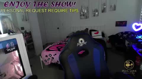 The Plug Love  Friends online show from 12/21/25, 06:37
