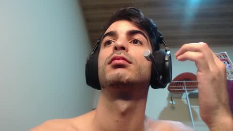 Snapshot of therazhanen chatting on 12/16/24, 04:55 Santiago Enrique online show from 12/16/24, 04:55