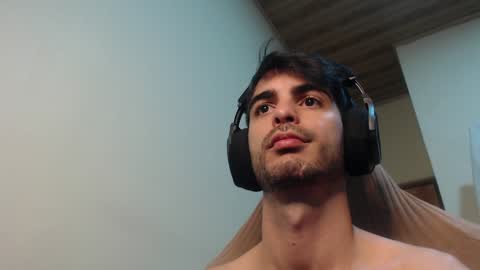 Snapshot of therazhanen chatting on 01/22/25, 03:52 Santiago Enrique online show from 01/22/25, 03:52