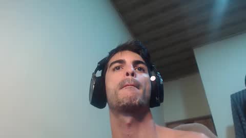 Snapshot of therazhanen chatting on 02/09/25, 04:46 Santiago Enrique online show from 02/09/25, 04:46