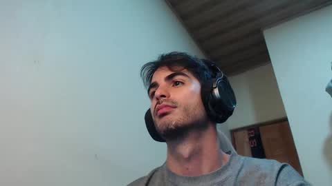 Snapshot of therazhanen chatting on 10/02/25, 06:09 Santiago Enrique online show from 10/02/25, 06:09