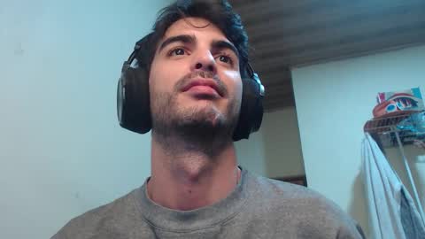 Snapshot of therazhanen chatting on 11/02/25, 04:59 Santiago Enrique online show from 11/02/25, 04:59