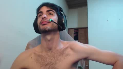 Snapshot of therazhanen chatting on 11/16/25, 06:30 Santiago Enrique online show from 11/16/25, 06:30