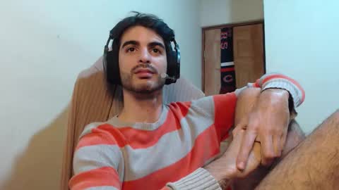 Snapshot of therazhanen chatting on 12/05/25, 06:22 Santiago Enrique online show from 12/05/25, 06:22