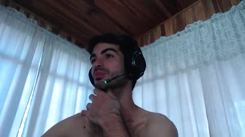 Snapshot of therazhanen chatting on 12/20/25, 09:55 Santiago Enrique online show from 12/20/25, 09:55