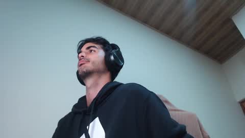 Santiago Enrique online show from 04/15/26, 05:36