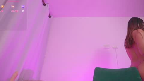 Snapshot of therealpeach_ chatting on 01/22/25, 05:48 online show from 01/22/25, 05:48