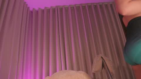 Snapshot of therealpeach_ chatting on 07/07/26, 02:25 online show from 07/07/26, 02:25