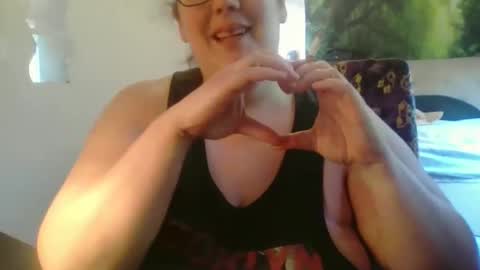Snapshot of theresmoretolife chatting on 06/03/26, 12:57 theresmoretolife online show from 06/03/26, 12:57
