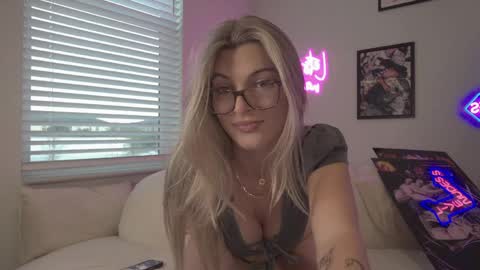 therosiecheeks online show from 03/27/26, 11:37