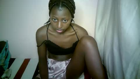 Snapshot of therry_heart chatting on 09/21/25, 04:25 hearty online show from 09/21/25, 04:25