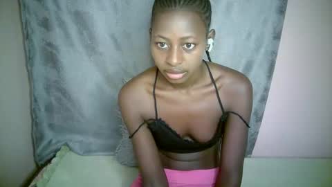 Snapshot of therry_heart chatting on 10/07/25, 04:53 hearty online show from 10/07/25, 04:53