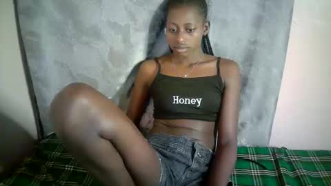 Snapshot of therry_heart chatting on 10/19/25, 08:53 hearty online show from 10/19/25, 08:53