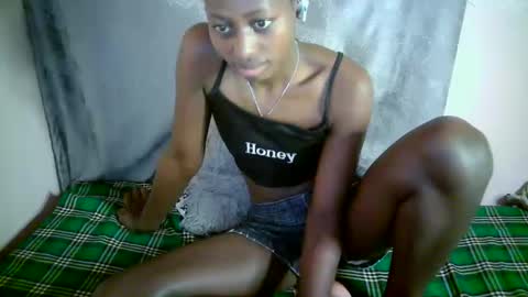 Snapshot of therry_heart chatting on 10/20/25, 08:59 hearty online show from 10/20/25, 08:59