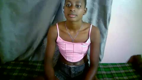 Snapshot of therry_heart chatting on 10/22/25, 07:02 hearty online show from 10/22/25, 07:02