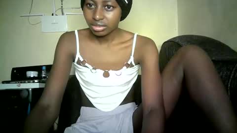 Snapshot of therry_heart chatting on 06/01/26, 09:55 hearty online show from 06/01/26, 09:55