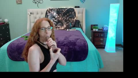Snapshot of thesexualdragon chatting on 09/19/25, 04:18 TheSexualDragon online show from 09/19/25, 04:18