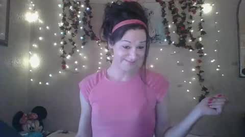 Snapshot of thesillymillie chatting on 01/09/25, 05:43 sillymillie0 online show from 01/09/25, 05:43