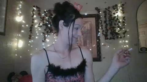 Snapshot of thesillymillie chatting on 10/18/25, 09:59 sillymillie0 online show from 10/18/25, 09:59