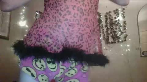 sillymillie0 online show from 11/21/25, 11:03