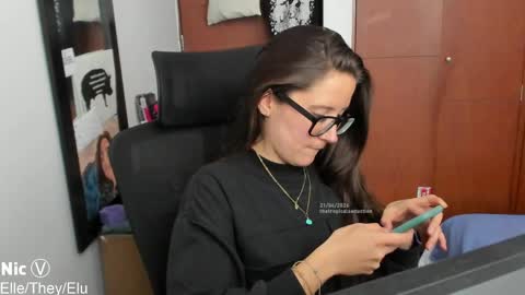 Nicole online show from 04/21/26, 07:06