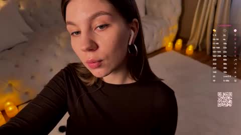 Snapshot of thewetmuse chatting on 12/04/25, 12:36 Grace Next broadcast - online show from 12/04/25, 12:36