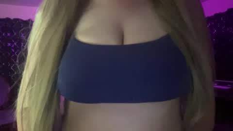 Snapshot of thewildwonderland chatting on 11/18/25, 12:49 The Wild Wonderland online show from 11/18/25, 12:49