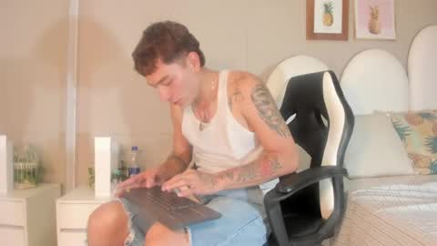 Snapshot of thiago_2003_ chatting on 03/24/26, 08:14 Thiago online show from 03/24/26, 08:14