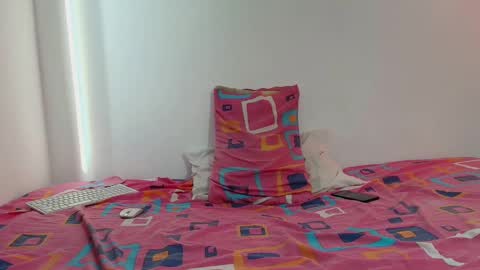 Snapshot of thiago__diaz chatting on 10/18/25, 01:45 Thiago Diaz online show from 10/18/25, 01:45