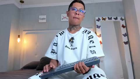 Snapshot of thiago_box chatting on 03/09/25, 03:49 Thiago online show from 03/09/25, 03:49