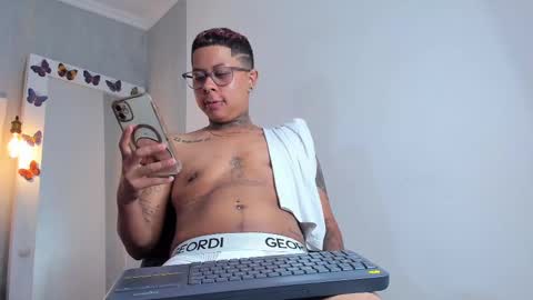 Snapshot of thiago_box chatting on 03/09/25, 06:54 Thiago online show from 03/09/25, 06:54