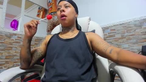 Snapshot of thiago_box chatting on 11/23/25, 03:34 Thiago online show from 11/23/25, 03:34