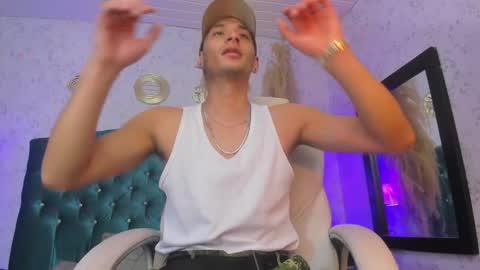 Snapshot of thiago_carlo chatting on 10/14/25, 12:06 thiago online show from 10/14/25, 12:06