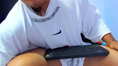 Snapshot of thiago_cp01 chatting on 10/14/25, 06:36 Thiago online show from 10/14/25, 06:36