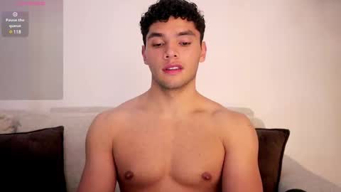 Snapshot of thiago_l chatting on 02/17/25, 12:10 Just Thiago online show from 02/17/25, 12:10