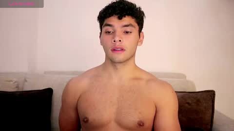 Snapshot of thiago_l chatting on 03/03/25, 12:48 Just Thiago online show from 03/03/25, 12:48