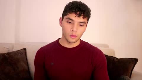 Snapshot of thiago_l chatting on 03/05/25, 12:38 Just Thiago online show from 03/05/25, 12:38