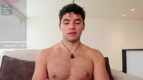 Snapshot of thiago_l chatting on 11/30/25, 03:38 Just Thiago online show from 11/30/25, 03:38